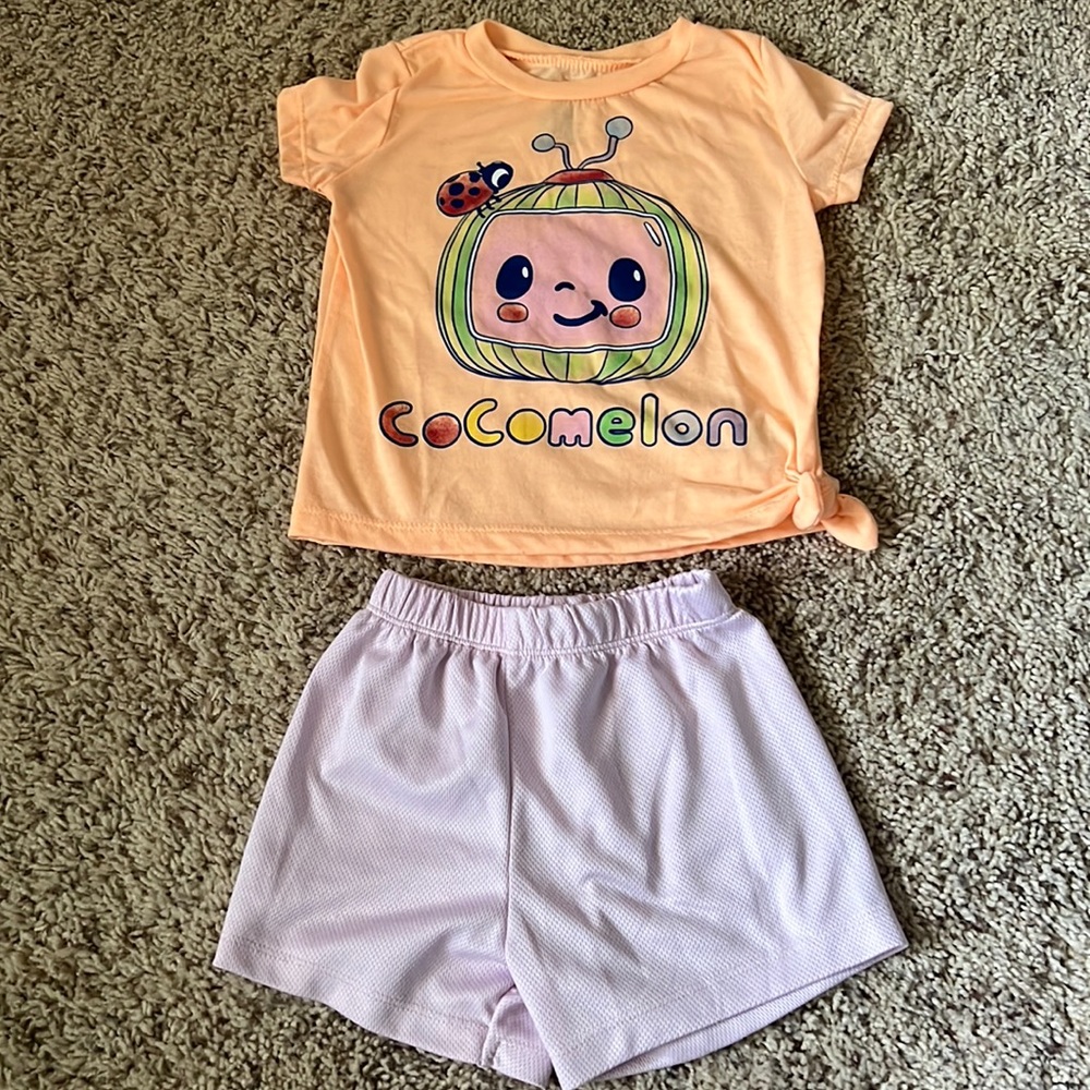 LIKE NEW adorable 3T girl’s Cocomelon graphic tee & shorts set!!